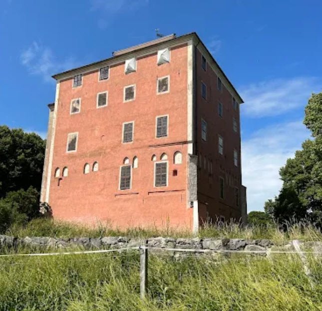 Tynnelsö Castle, Sweden